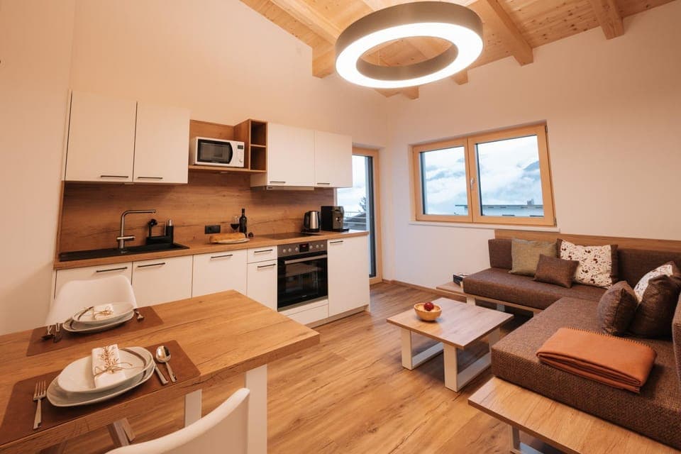 Kitchen or kitchenette, Living room, Seating area, Dining area