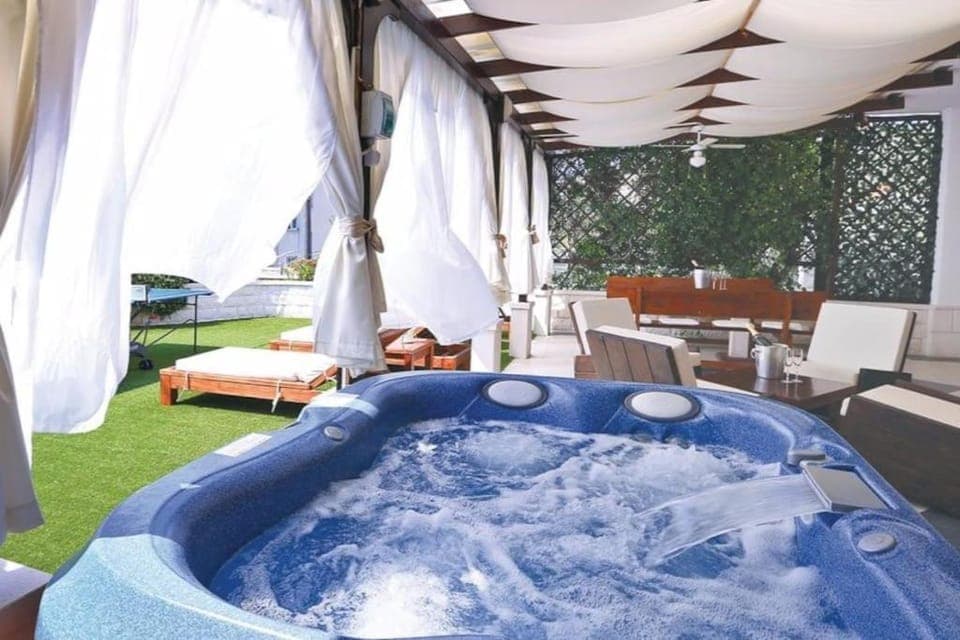 Hot Tub, Seating area, sunbed