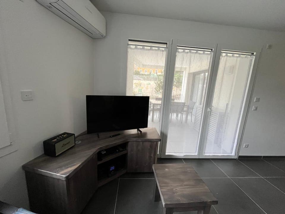 Communal lounge/ TV room, TV and multimedia, air conditioner