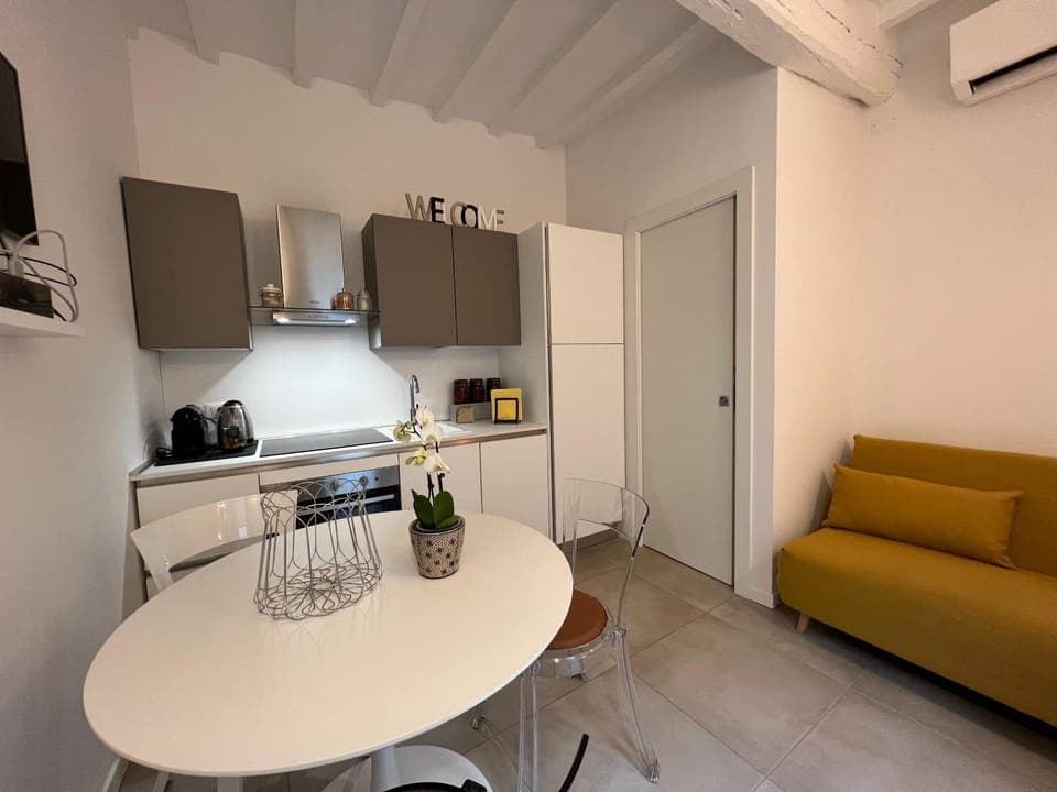 Kitchen or kitchenette, Living room, Seating area, Dining area, minibar, pet friendly, stove