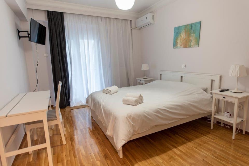 Bed, TV and multimedia, Balcony/Terrace, Bedroom, air conditioner