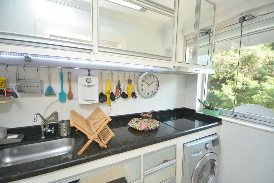 Kitchen or kitchenette, Garden view, stove, washing machine, dryer