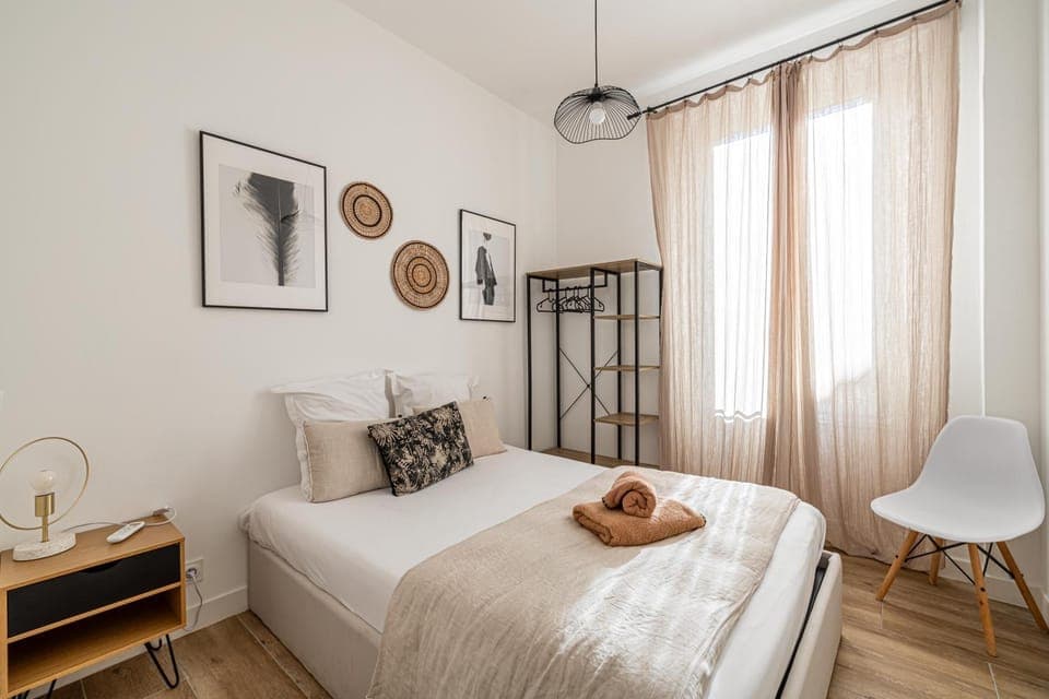 Bed, Photo of the whole room, Bedroom, towels, air conditioner