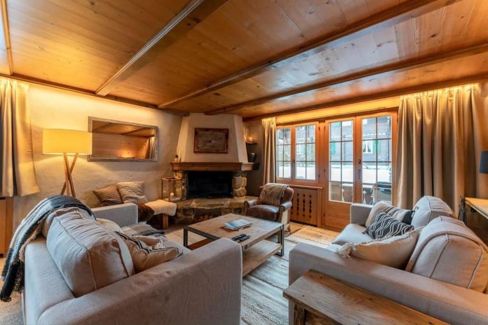 Living room, Seating area