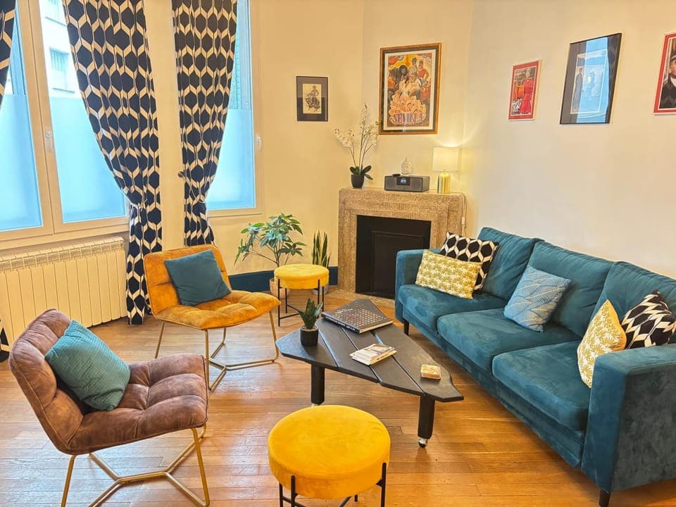 Communal lounge/ TV room, Living room, Seating area