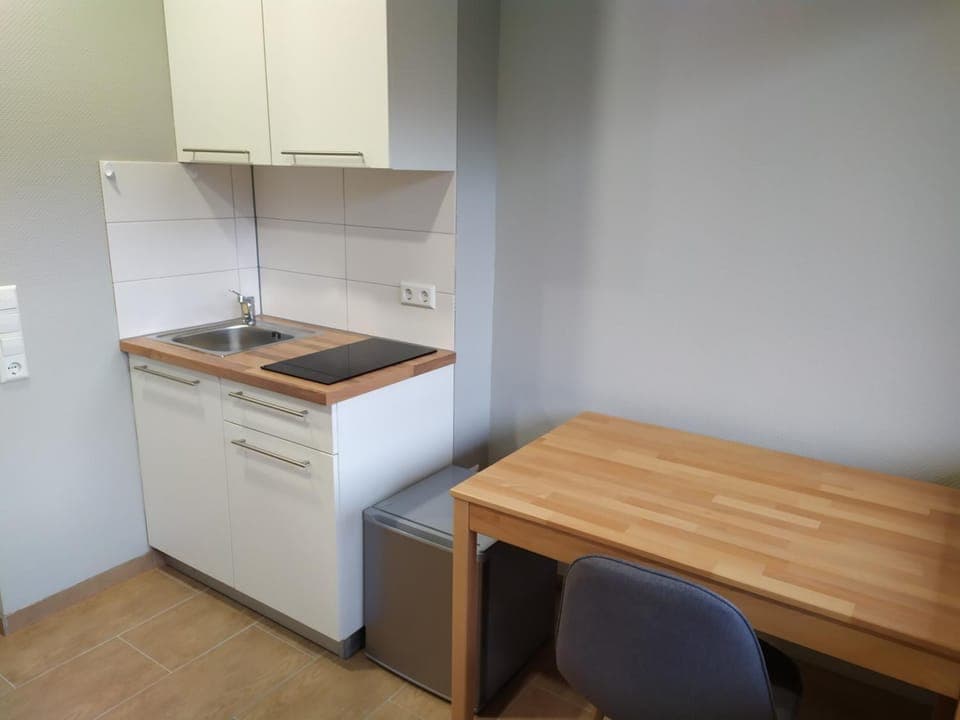 Kitchen or kitchenette, Dining area, stove