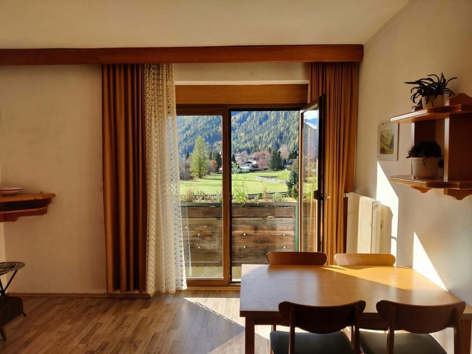 View (from property/room), Living room, Seating area, Dining area