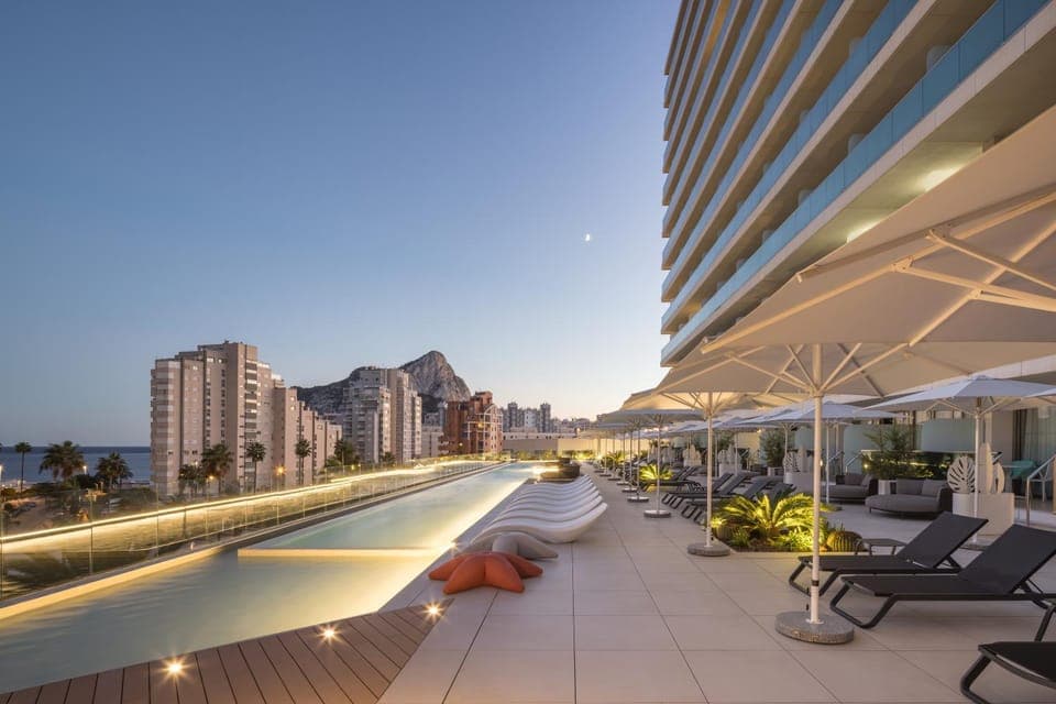View (from property/room), Balcony/Terrace, Swimming pool, sunbed