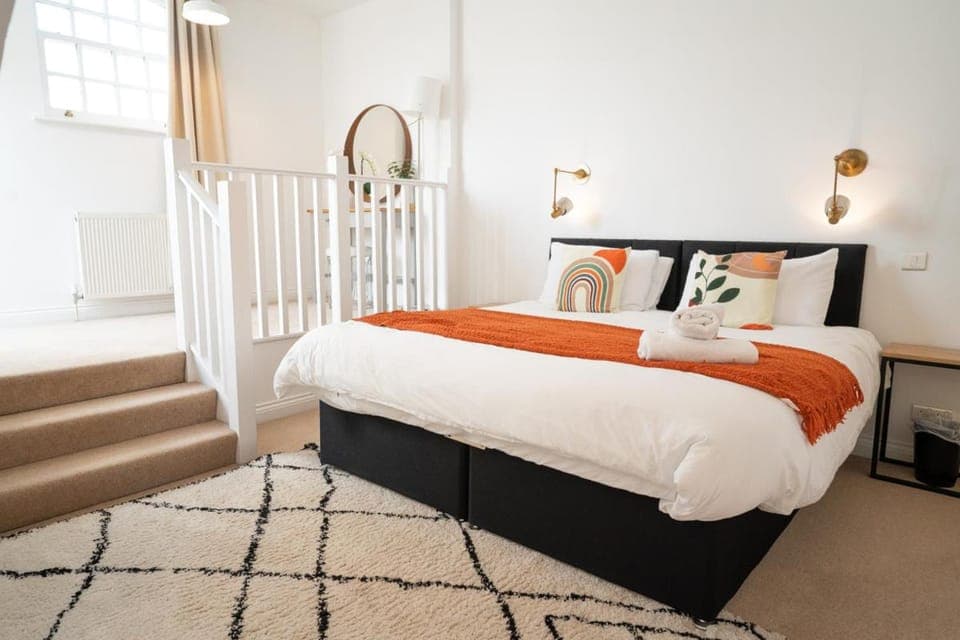 Bed, Photo of the whole room, Bedroom