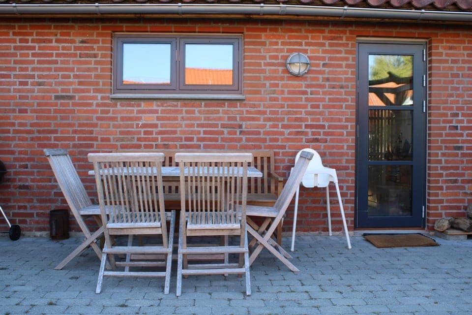 Seating area, Internal: Not applicable to any particular room