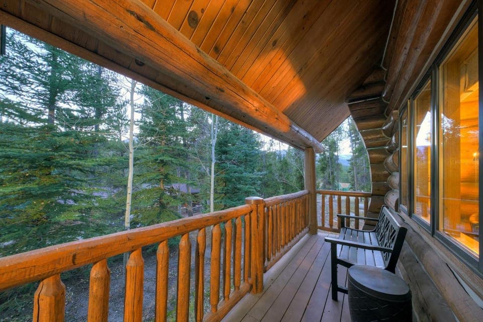 Peaceful Pines Log Lodge House in Blue River
