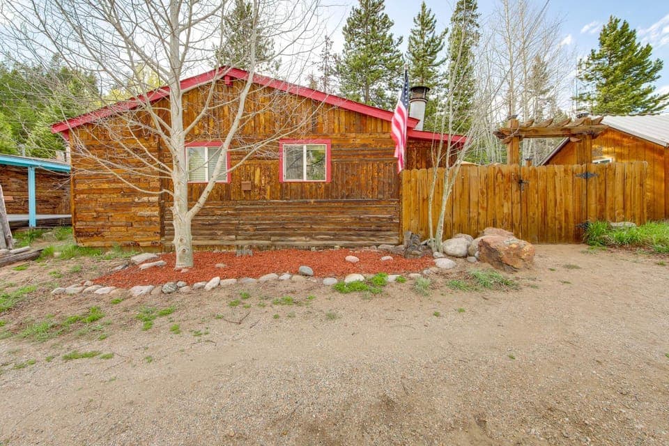 1 Mi to Grand Lake: Pet-Friendly Cabin w/ Grill! Cabin in Rocky Mountain National Park