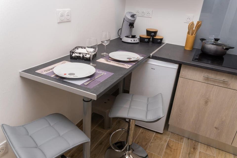 Coffee/tea facilities, Dining area