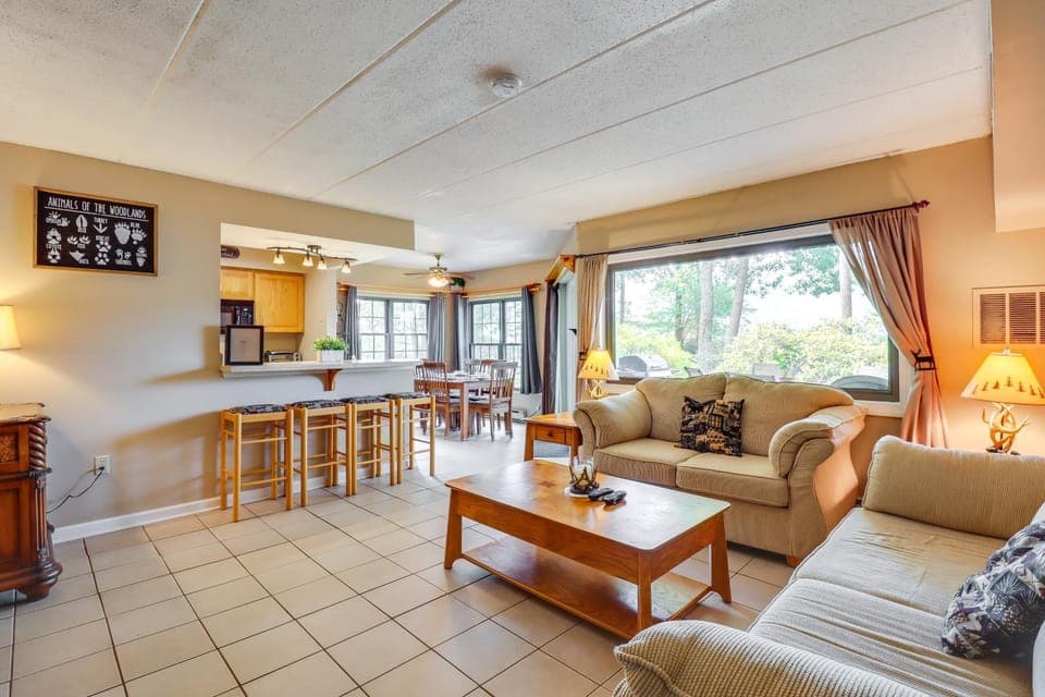 Steps to Shore: Scenic Big Boulder Lake Condo! House in Big Boulder Lake