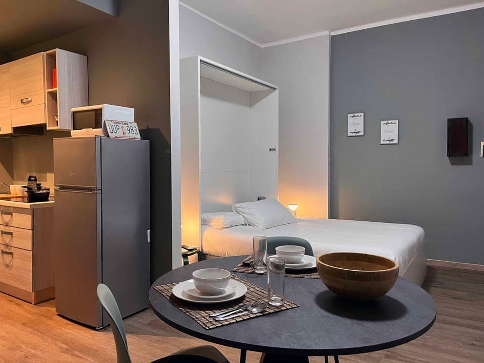 Bed, Photo of the whole room, Dining area, minibar