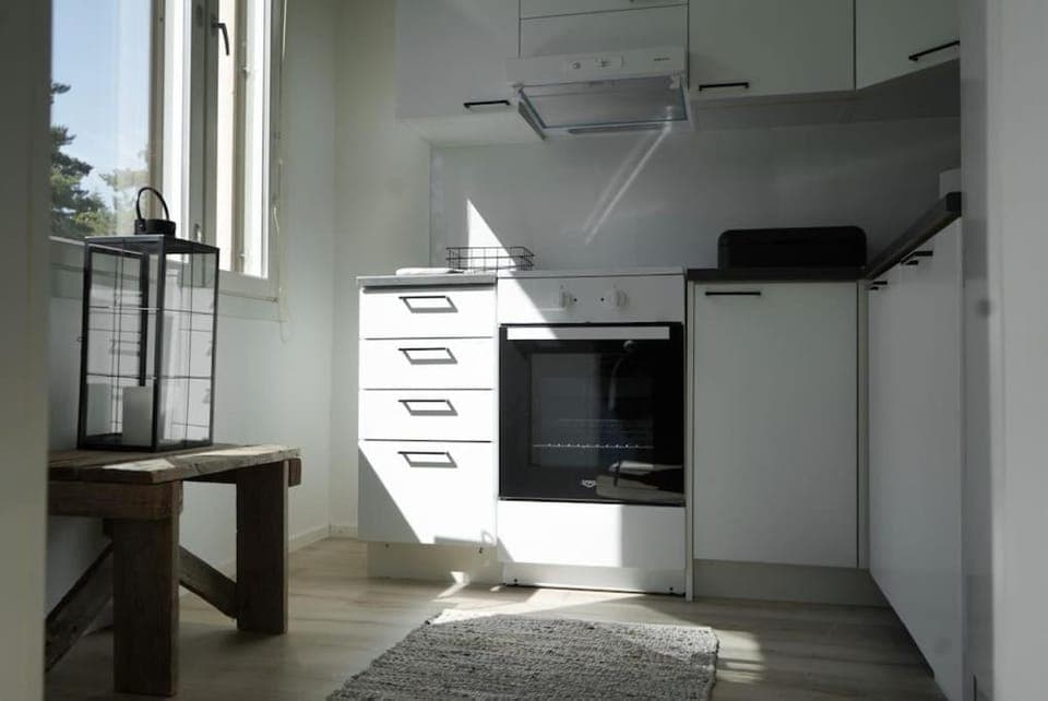 Tyylikäs hyvin varusteltu asunto. Oma autopaikka. Apartment in Uusimaa