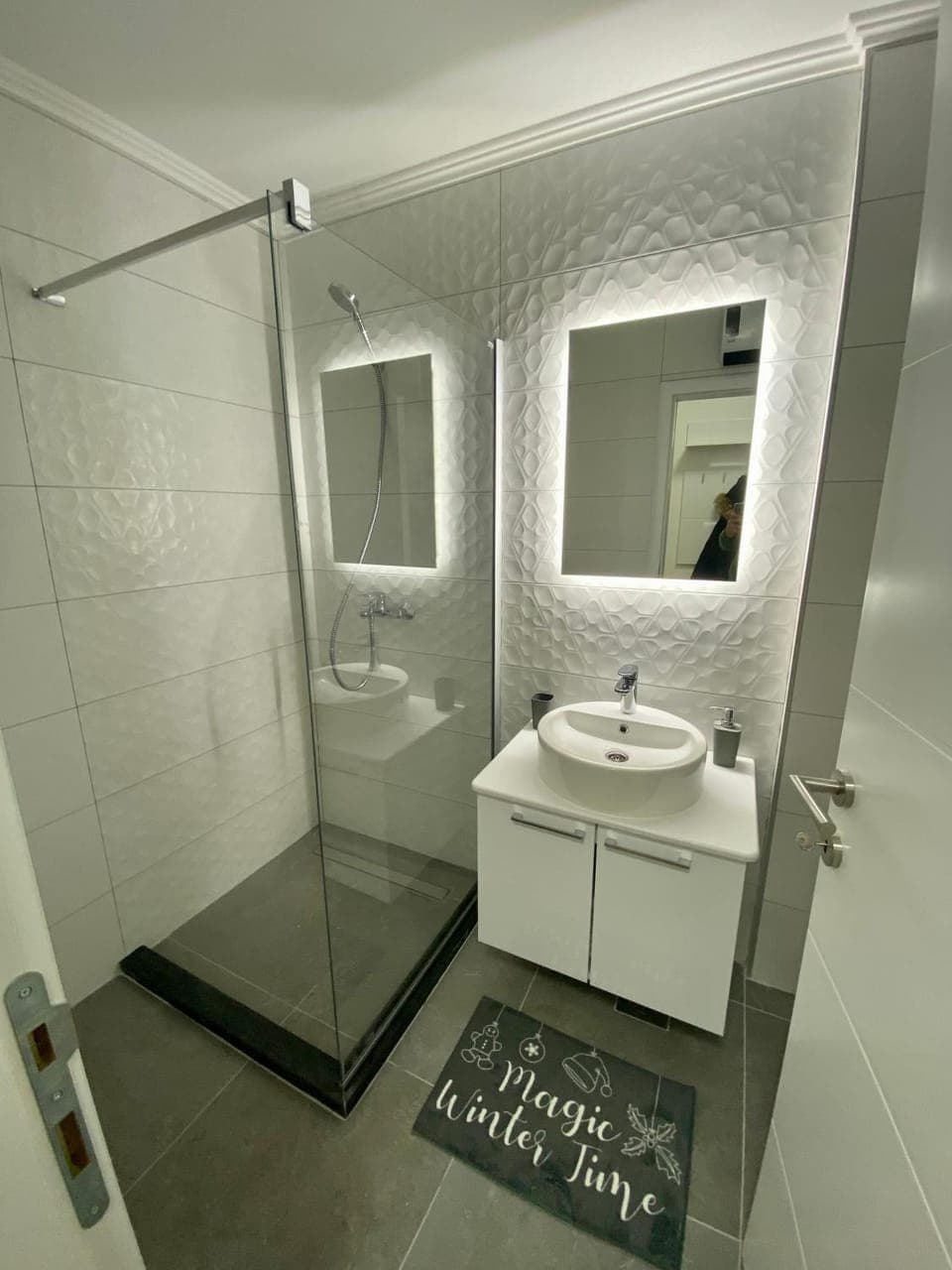 Shower, Toilet, Bathroom, towels