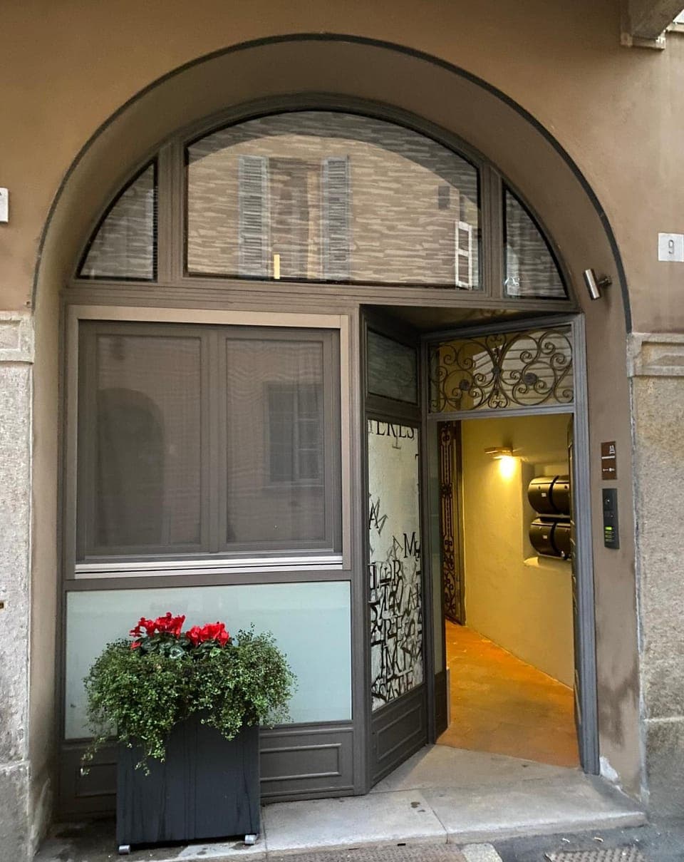 Property building, Facade/entrance