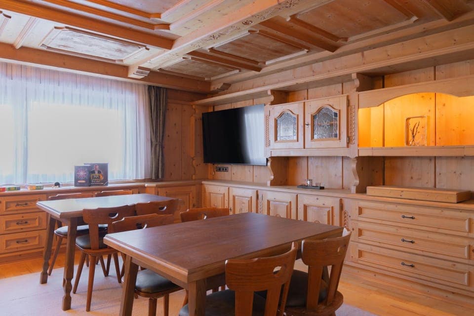 Communal lounge/ TV room, TV and multimedia, Seating area, Evening entertainment