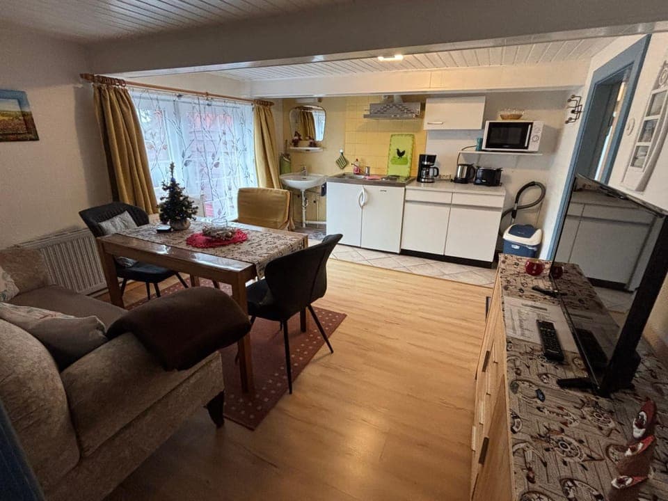 TV and multimedia, Coffee/tea facilities, Kitchen or kitchenette, Living room, Seating area, Dining area, toaster