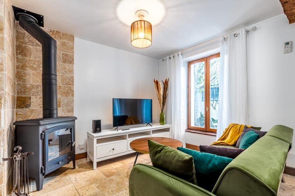 Communal lounge/ TV room, TV and multimedia, Living room