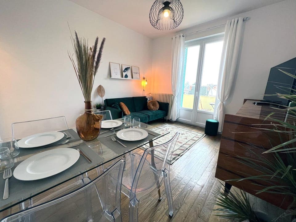 Living room, Seating area, Dining area