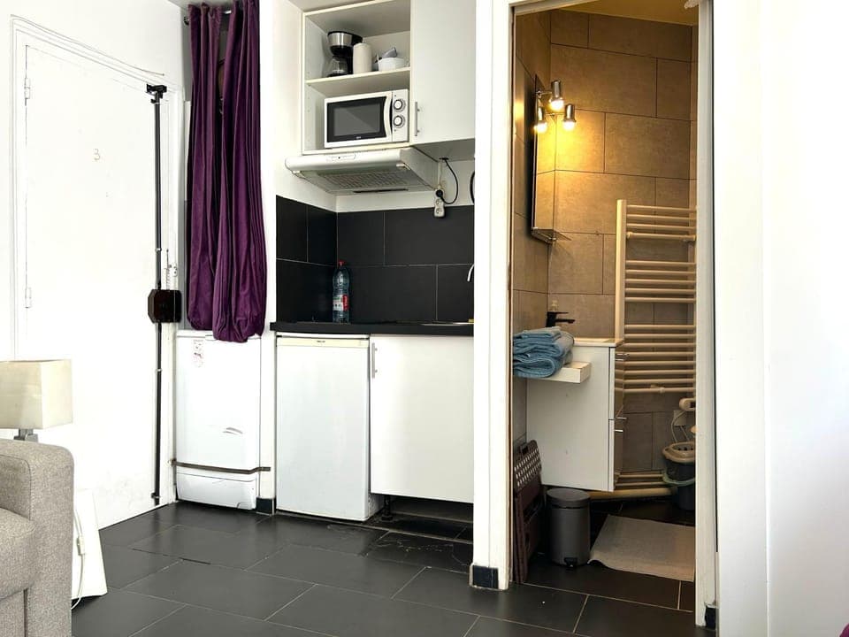 Shower, Kitchen or kitchenette
