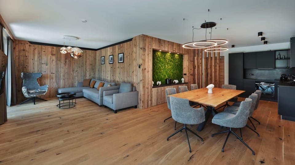 Kitchen or kitchenette, Living room, Seating area, Dining area