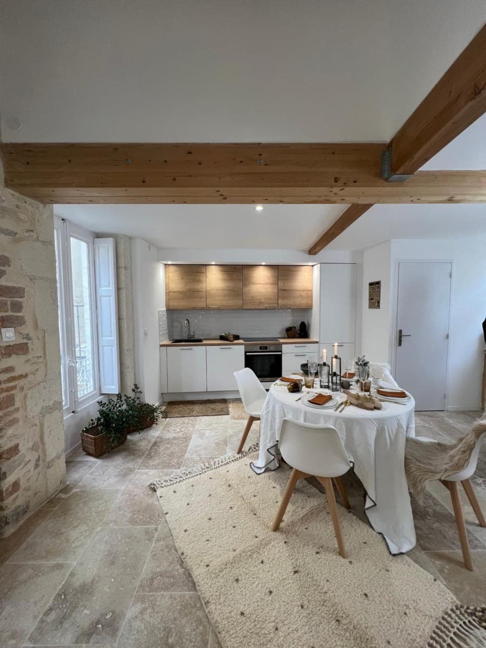 Kitchen or kitchenette, Dining area, Food