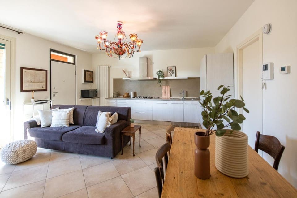 Kitchen or kitchenette, Living room, Seating area, Dining area, stove