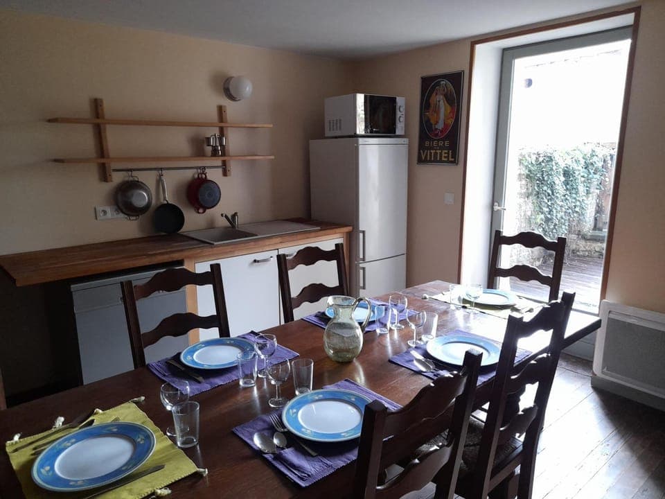 Property building, pet friendly, kitchen