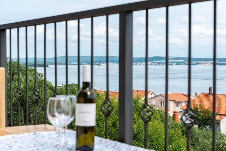 Day, Natural landscape, Dining area, Sea view