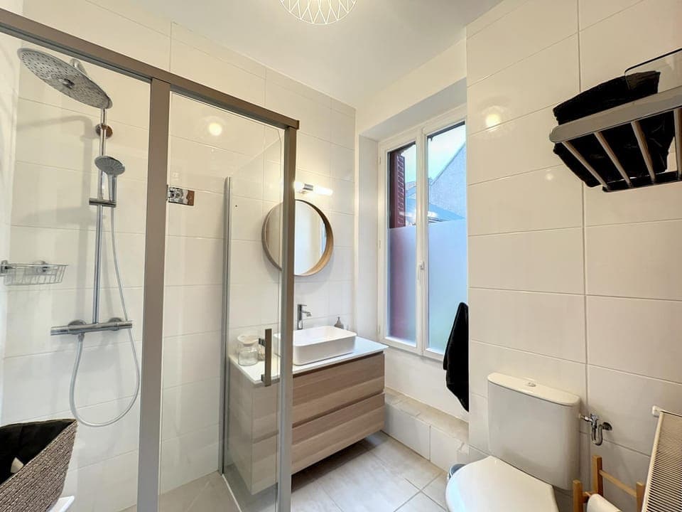 Shower, Toilet, Bathroom, heating, towels