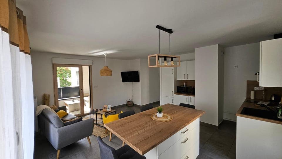 Living room, Meals, kitchen