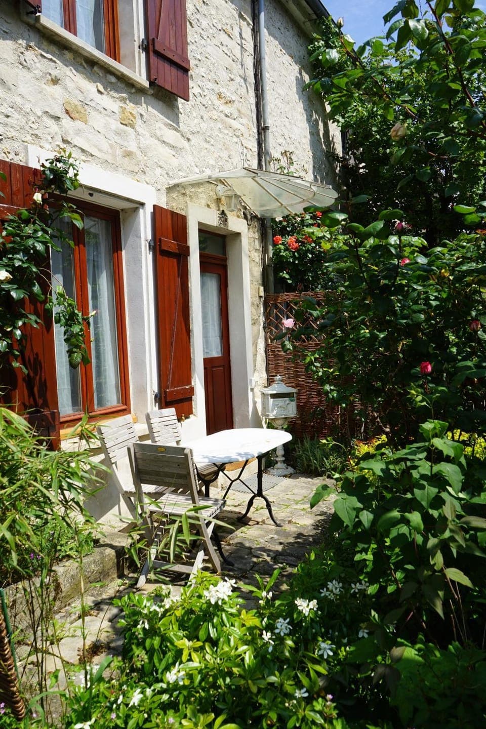 Patio, Garden, Dining area, Garden view