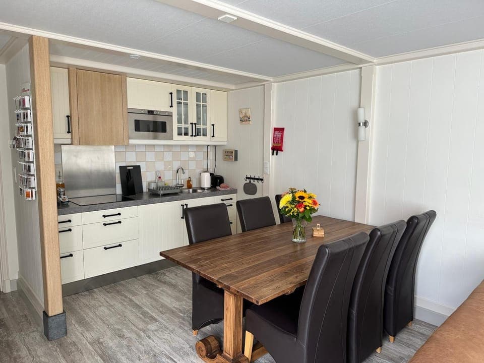 Dining area, kitchen