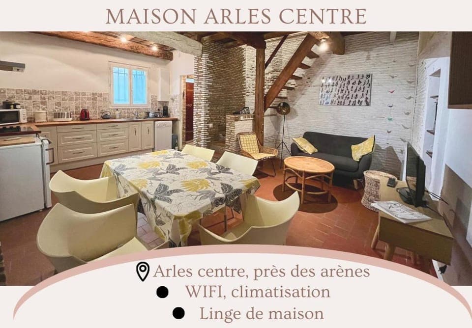 TV and multimedia, Kitchen or kitchenette, Living room, Seating area, Dining area