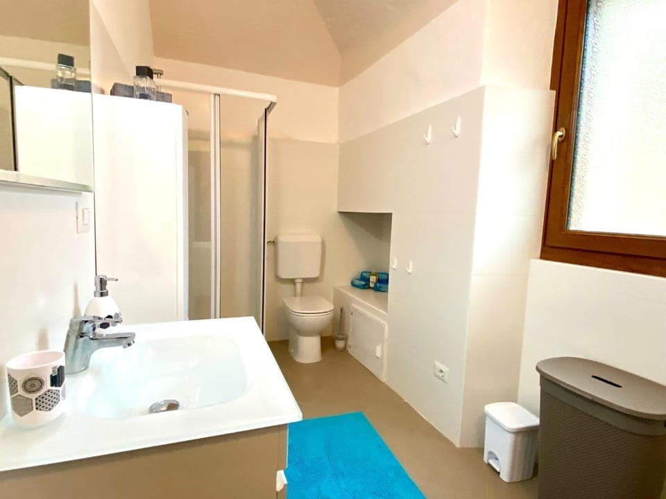 Shower, Bathroom, towels