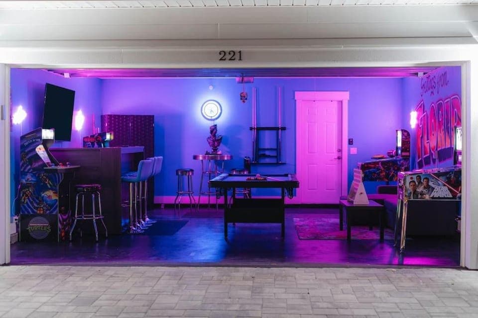 Billiard, Game Room, TV and multimedia, Lounge or bar