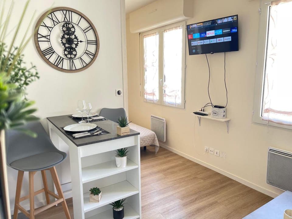 TV and multimedia, Living room, Dining area, hair dresser