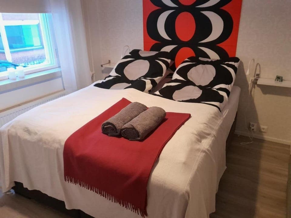 Bed, Photo of the whole room, towels
