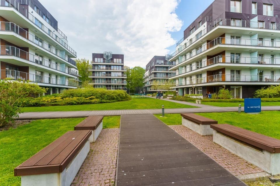 Property building, Neighbourhood, Natural landscape, Garden, Location