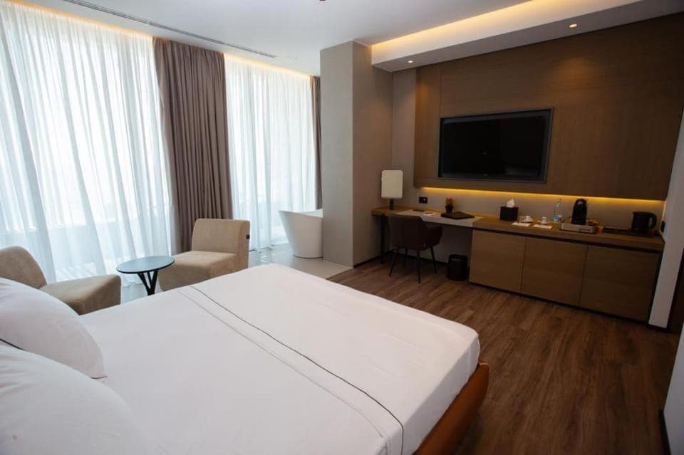 Bed, Seating area, Bedroom, hair dresser