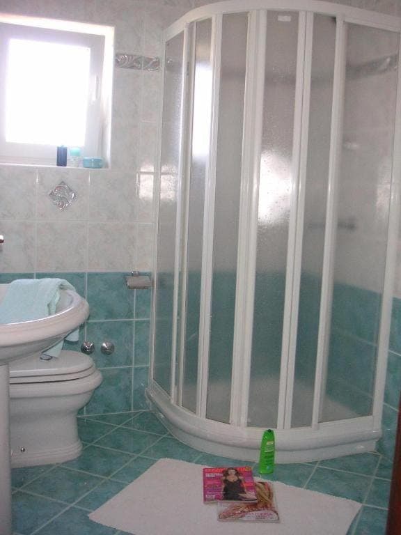 Shower, Bathroom, towels