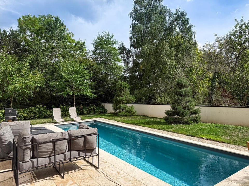 Swimming pool, Swimming pool