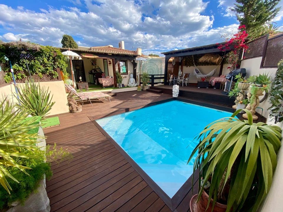 Property building, Garden, Garden view, Pool view, Swimming pool, sunbed