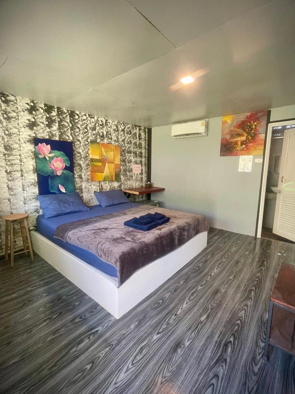 Bed, air conditioner