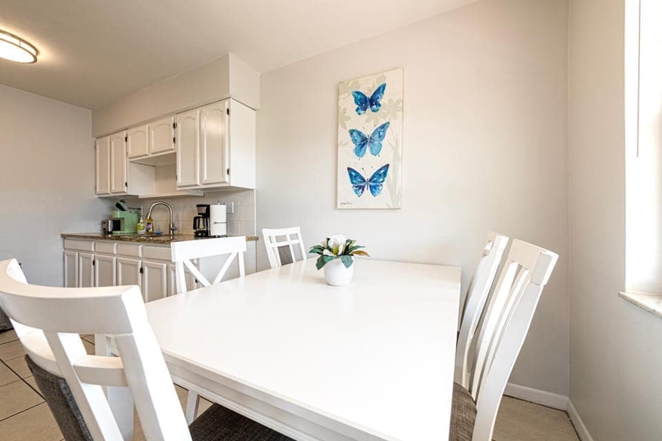 2bd 1ba Sunset 3 3Mins to Beach Apartment in Indian Rocks Beach