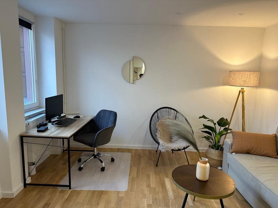 TV and multimedia, Living room, Seating area, hair dresser