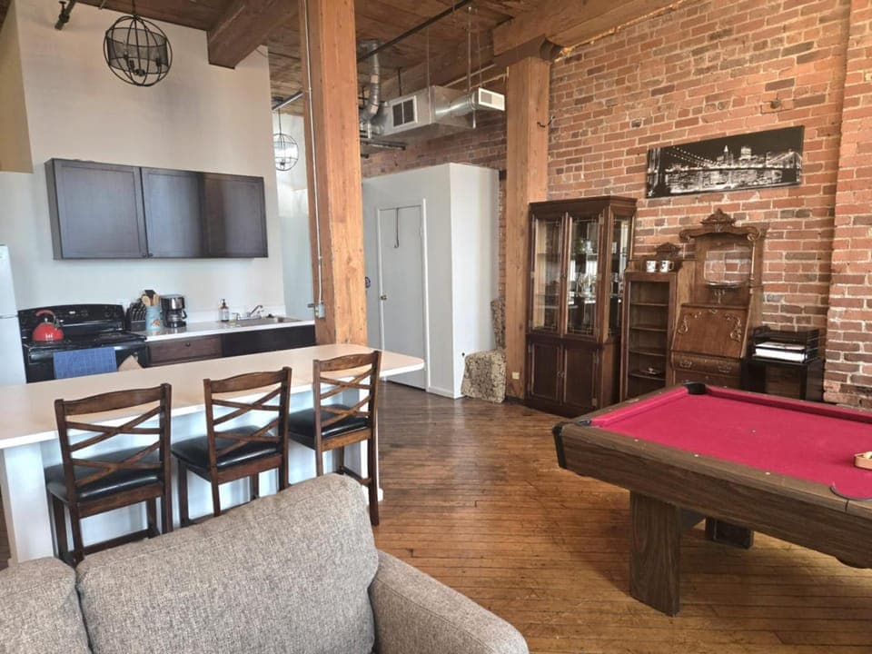 Billiard, Coffee/tea facilities, oven, stove, kitchen